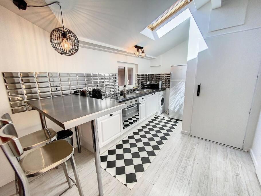 Bienvenue A La Tatoo Room Bourgoin-Jallieu Esterno foto