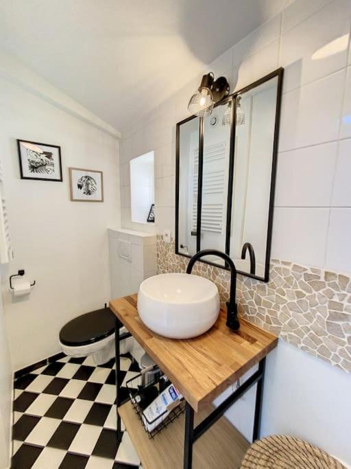 Bienvenue A La Tatoo Room Bourgoin-Jallieu Esterno foto